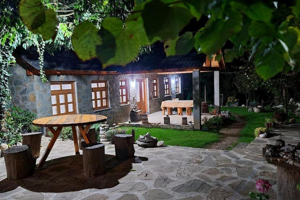 Bujtina Peshtan Guesthouse&Camping Tepelene Exteriér fotografie